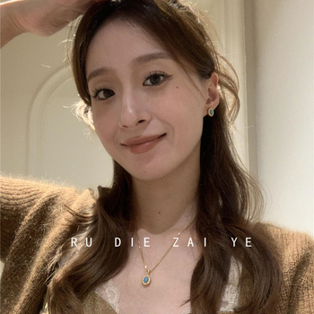 Naušnice - Vintage Retro, srebrno premaz s bakrenim ušnim postoljima (srebro premaz; elektroplakiranje; bakreni ušni postovi; retro; proljeće 2025)