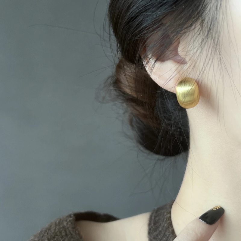 Mjedene geometrijske naušnice, korejski stil, elektroplatiranje, jesen 2024