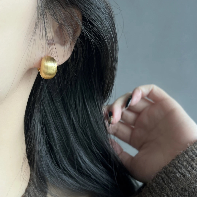 Mjedene geometrijske naušnice, korejski stil, elektroplatiranje, jesen 2024