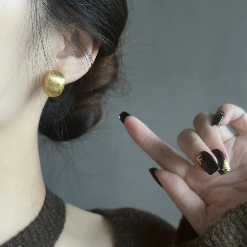 Mjedene geometrijske naušnice, korejski stil, elektroplatiranje, jesen 2024