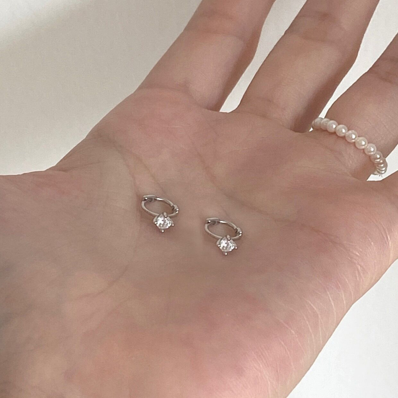 Geometrijski naušnici od srebra 925 s dijamantnim akcentima, jednostavan dizajn