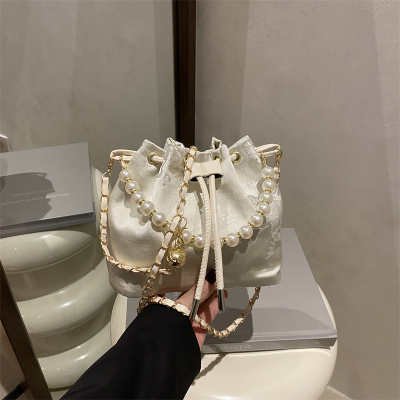 Dámska taška vedro s mestským minimalizmom, PU materiál, naťahovací uzáver, vnútorná priehradka na telefón