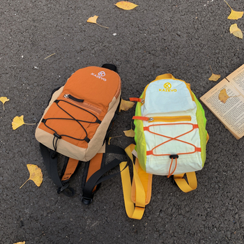 Ruksak s dizajnom koji se slaže bojama, najlon materijal, zakrivljeni naramenice, poliester podstava, opušten stil putovanja