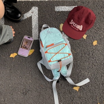 Ruksak s dizajnom koji se slaže bojama, najlon materijal, zakrivljeni naramenice, poliester podstava, opušten stil putovanja