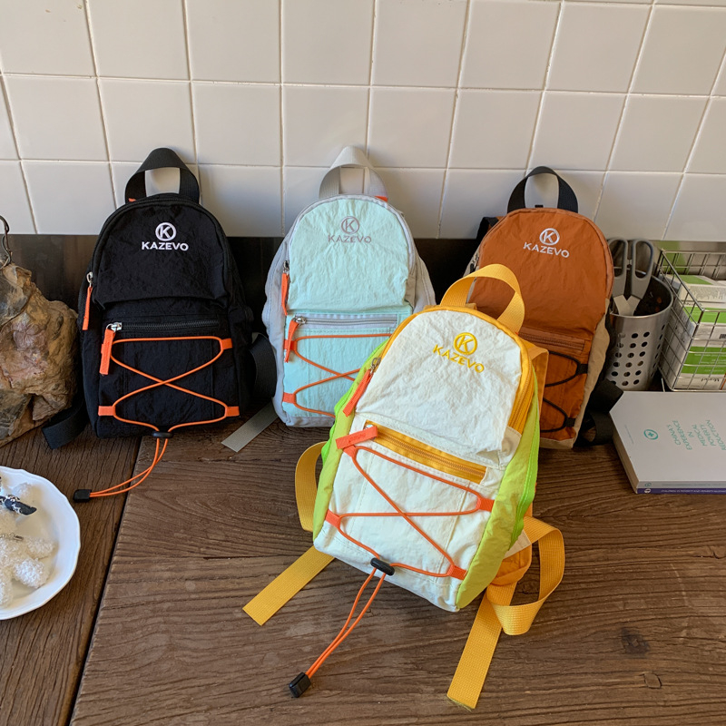 Ruksak s dizajnom koji se slaže bojama, najlon materijal, zakrivljeni naramenice, poliester podstava, opušten stil putovanja