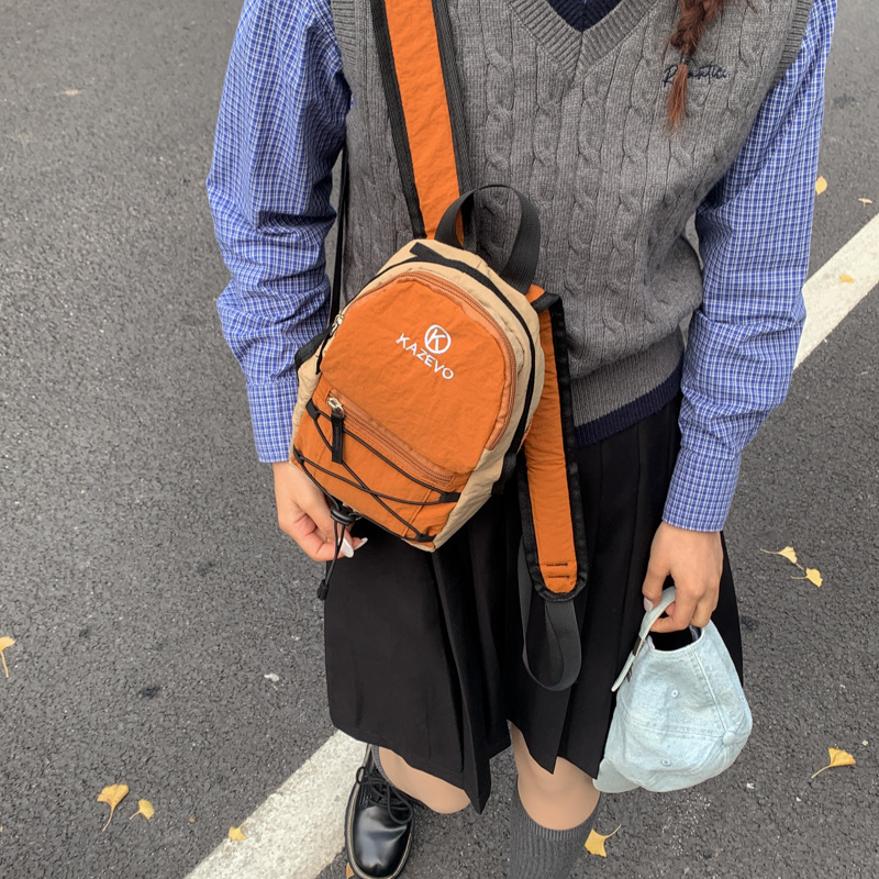 Ruksak s dizajnom koji se slaže bojama, najlon materijal, zakrivljeni naramenice, poliester podstava, opušten stil putovanja