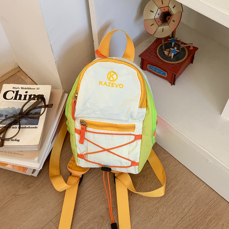 Ruksak s dizajnom koji se slaže bojama, najlon materijal, zakrivljeni naramenice, poliester podstava, opušten stil putovanja