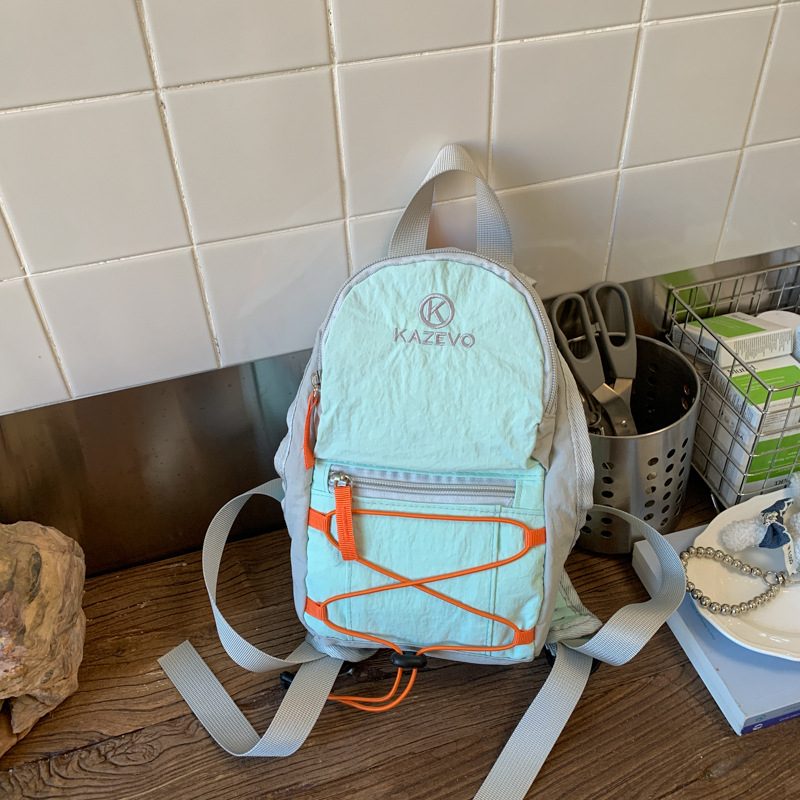 Ruksak s dizajnom koji se slaže bojama, najlon materijal, zakrivljeni naramenice, poliester podstava, opušten stil putovanja