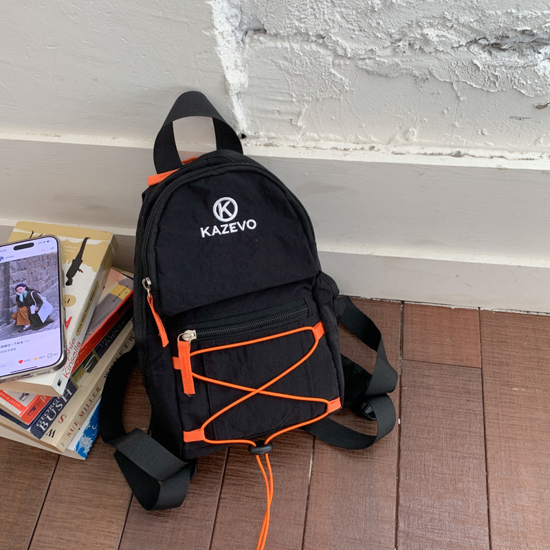 Ruksak s dizajnom koji se slaže bojama, najlon materijal, zakrivljeni naramenice, poliester podstava, opušten stil putovanja