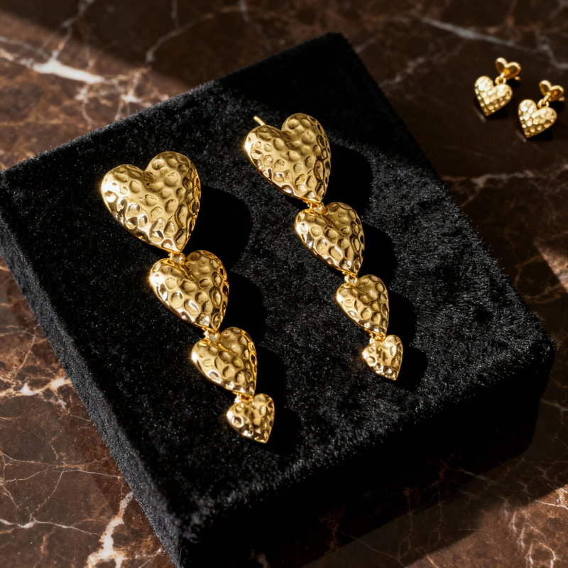 Cercei: inimă din aliaj, placare electrolitică, știfturi din oțel inoxidabil, stil jazz