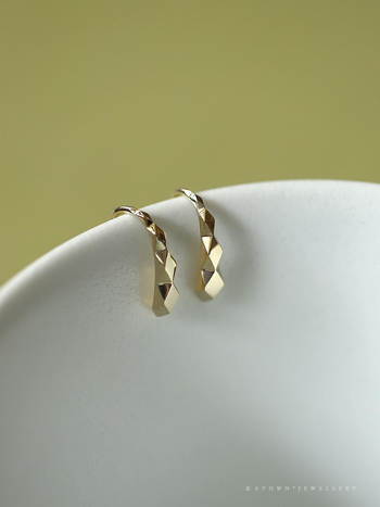 Σκουλαρίκια από ασήμι 925 με επικάλυψη 14K χρυσού, ρομβοειδή φάσετ σε gradient σχέδιο, με γάντζο