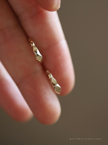 Σκουλαρίκια από ασήμι 925 με επικάλυψη 14K χρυσού, ρομβοειδή φάσετ σε gradient σχέδιο, με γάντζο