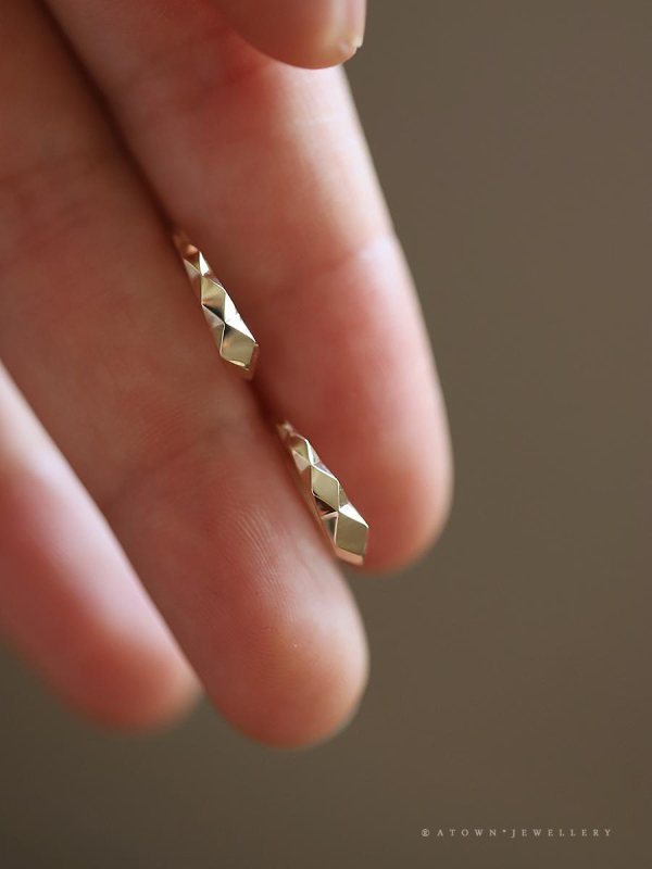 Σκουλαρίκια από ασήμι 925 με επικάλυψη 14K χρυσού, ρομβοειδή φάσετ σε gradient σχέδιο, με γάντζο