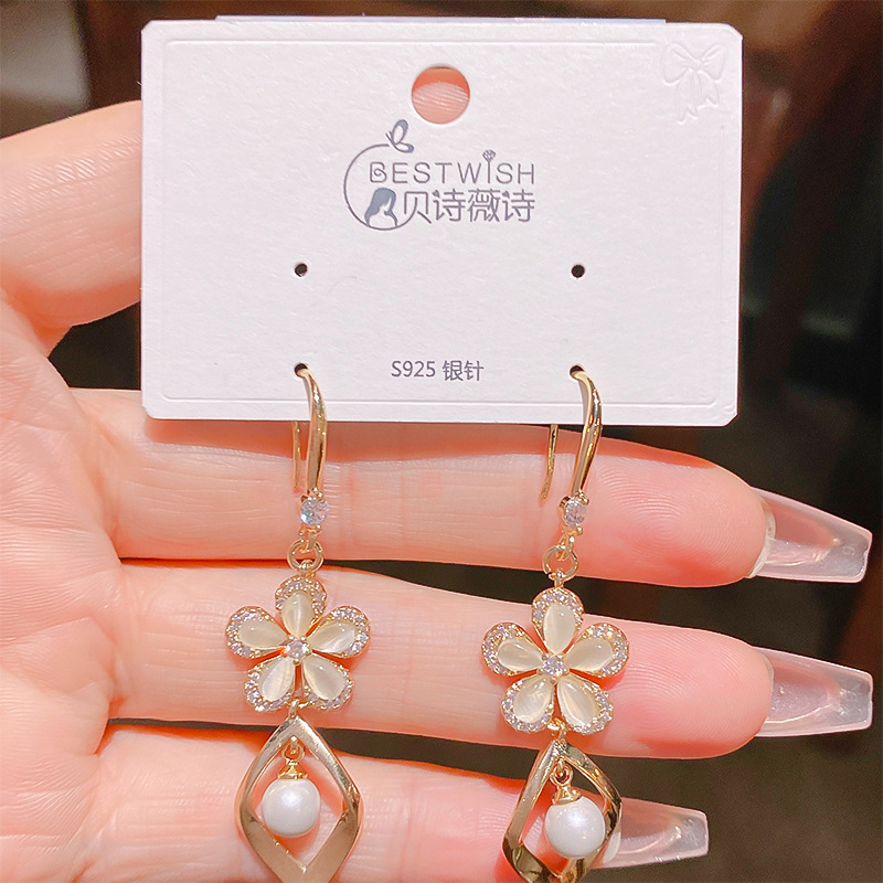 Cercei cu floare cu cinci petale, cârlig – bază din cupru, placare electrolitică, 925 argint, Mico, 3B501, toamnă 2023