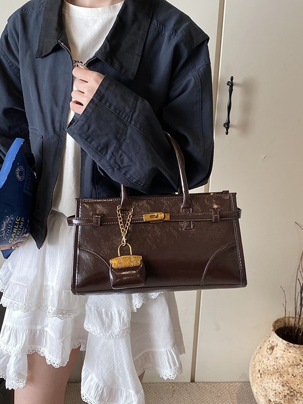 Geantă crossbody de umăr din PU - închidere cu fermoar, căptușeală poliester, formă orizontală pătrată, cu curea de umăr simplă - Primăvara 2025