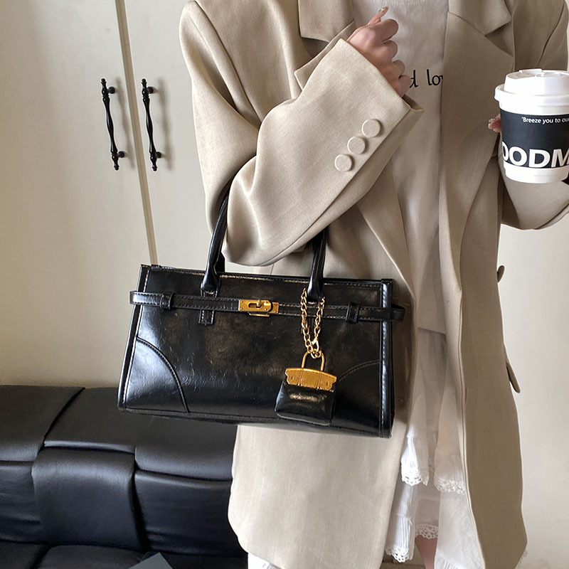 Geantă crossbody de umăr din PU - închidere cu fermoar, căptușeală poliester, formă orizontală pătrată, cu curea de umăr simplă - Primăvara 2025