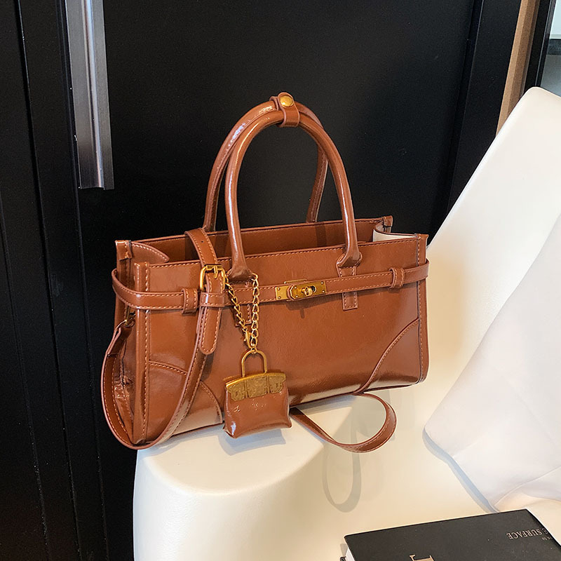 Geantă crossbody de umăr din PU - închidere cu fermoar, căptușeală poliester, formă orizontală pătrată, cu curea de umăr simplă - Primăvara 2025