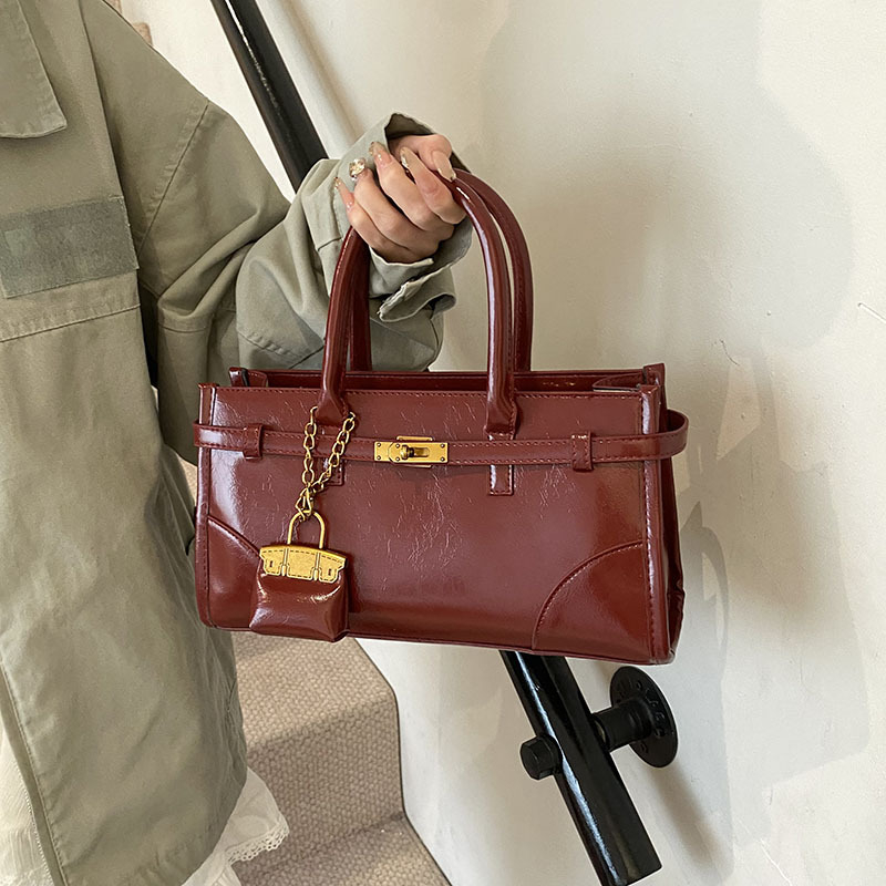 Geantă crossbody de umăr din PU - închidere cu fermoar, căptușeală poliester, formă orizontală pătrată, cu curea de umăr simplă - Primăvara 2025