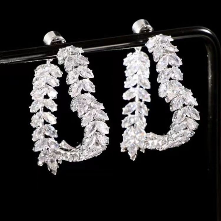 Cercei inimă-cruce din grâu, purtare față-spate pentru femei (Material: aliaj; Design: inimă-cruce din grâu; Tratament: electroplacare; Categoria: cercei)