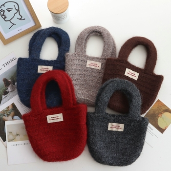 Taška cez rameno v mestskom minimalistickom štýle, polyesterové vlákno, vertikálny štvorcový tvar, otvorený dizajn