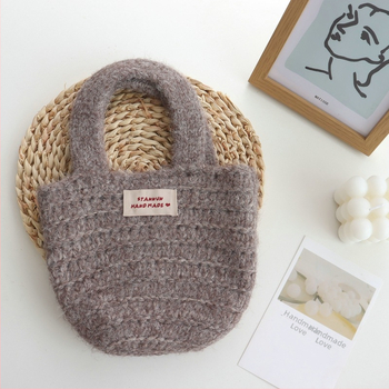 Taška cez rameno v mestskom minimalistickom štýle, polyesterové vlákno, vertikálny štvorcový tvar, otvorený dizajn