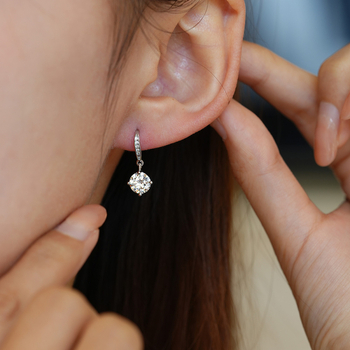 Srebrne naušnice - 925 srebra, Dijamantna obrada, Jednostavan stil (Materijal: Srebro; Čistoća: 925; Obrada: Dijamanti; Stil: Jednostavan)