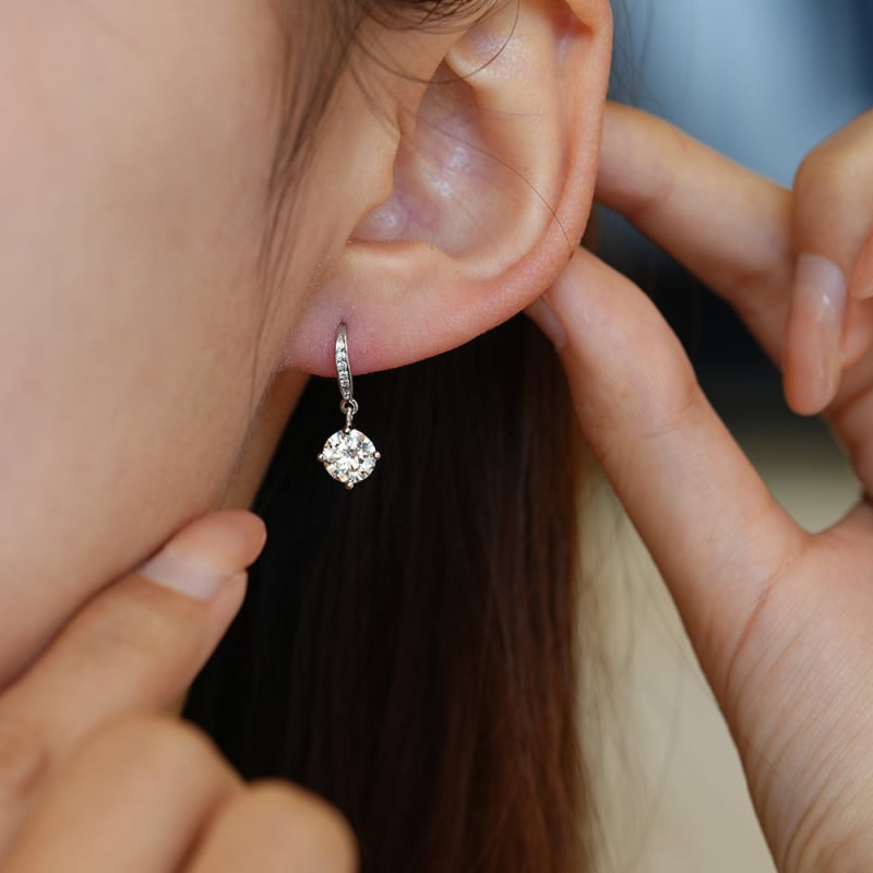 Srebrne naušnice - 925 srebra, Dijamantna obrada, Jednostavan stil (Materijal: Srebro; Čistoća: 925; Obrada: Dijamanti; Stil: Jednostavan)