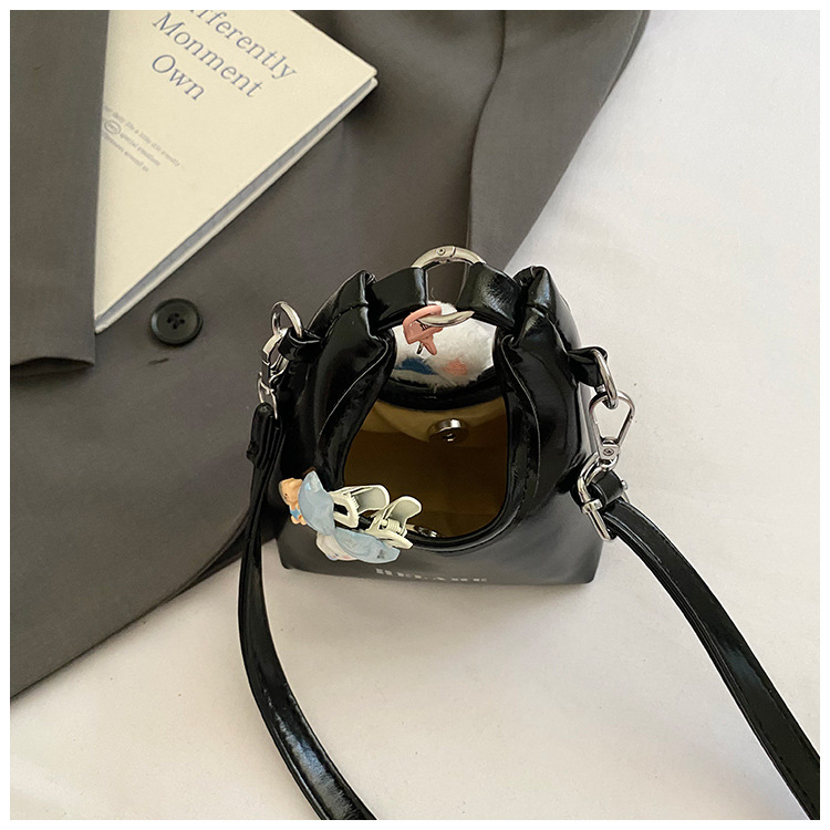 Geantă crossbody - minimalism urban, piele PU, formă pătrată orizontală, închidere magnetică, buzunar intern pentru telefon