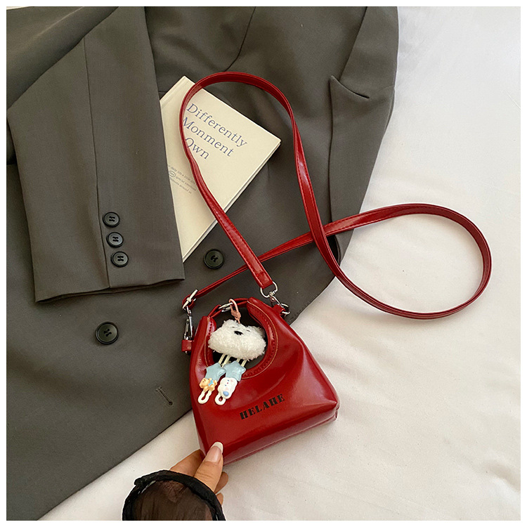 Geantă crossbody - minimalism urban, piele PU, formă pătrată orizontală, închidere magnetică, buzunar intern pentru telefon