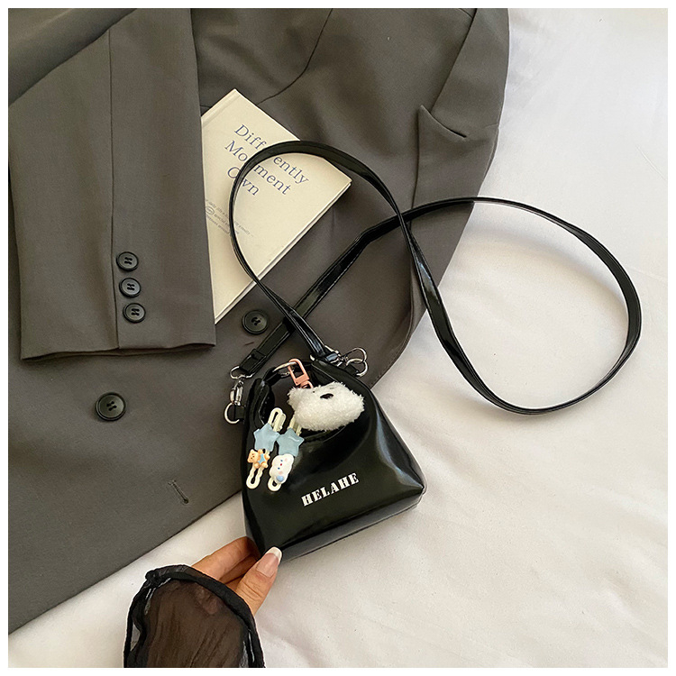 Geantă crossbody - minimalism urban, piele PU, formă pătrată orizontală, închidere magnetică, buzunar intern pentru telefon