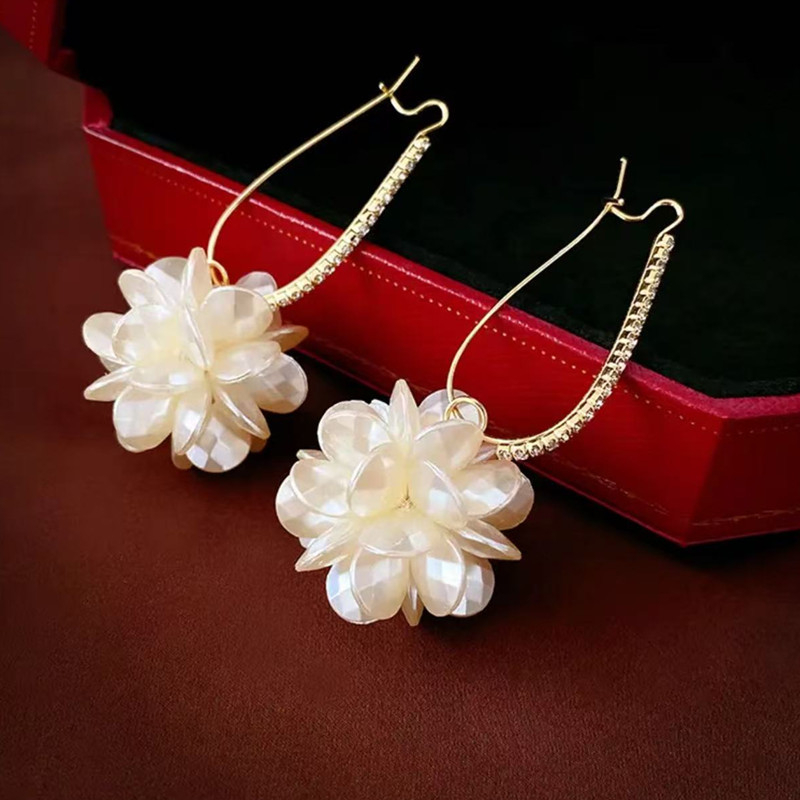 Σκουλαρίκια με μαργαριτάρια σε σχήμα λουλουδιού, ηλεκτροπλατιωμένη επίστρωση, άνοιξη 2025, για γυναίκες