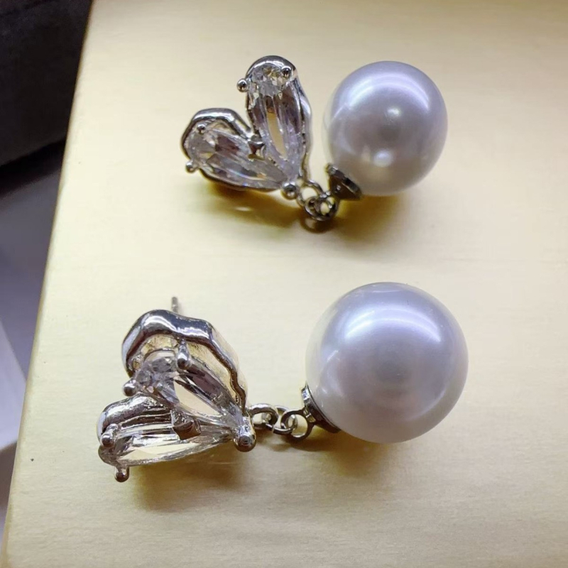 Sakausējuma auskari, sirds formas diski ar komāru atbaidīšanas funkciju, ar pērļu krellēm, sievietēm