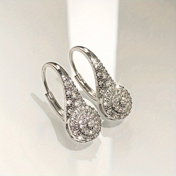 Varš Geometriskie auskari, modes stils, pavasaris 2025