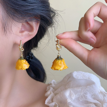 Auskaru ar ziedu dizainu, reāla žāvēta roze, dabīgs stils (Materiāls: vara; Stils: ziedu; Piemērots sievietēm; Izlaiduma sezona: rudens 2024)