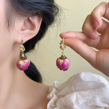 Auskaru ar ziedu dizainu, reāla žāvēta roze, dabīgs stils (Materiāls: vara; Stils: ziedu; Piemērots sievietēm; Izlaiduma sezona: rudens 2024)