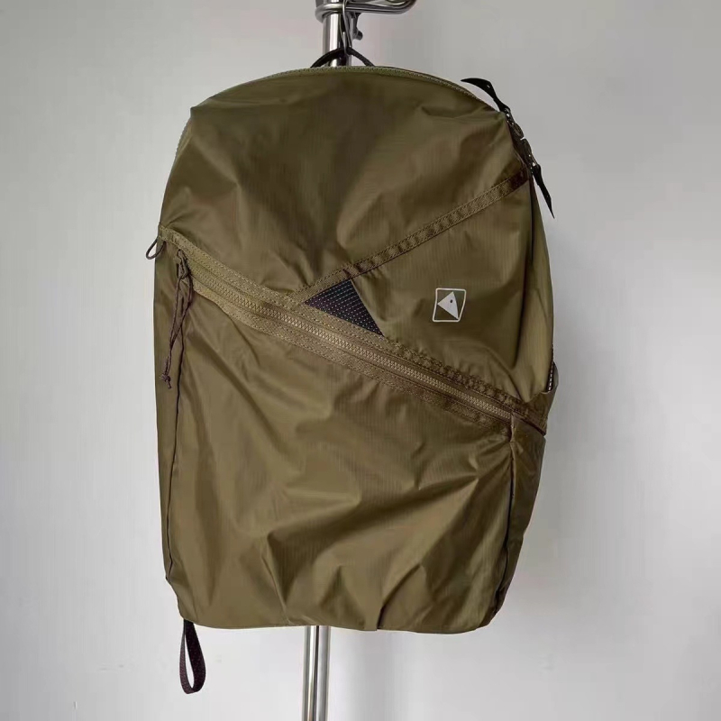 Nylon outdoor hátizsák 20–35L, lélegző, 12 hüvelykes laptop-kompatibilis, görbült vállpántos szállítási rendszer, városi minimalista stílus
