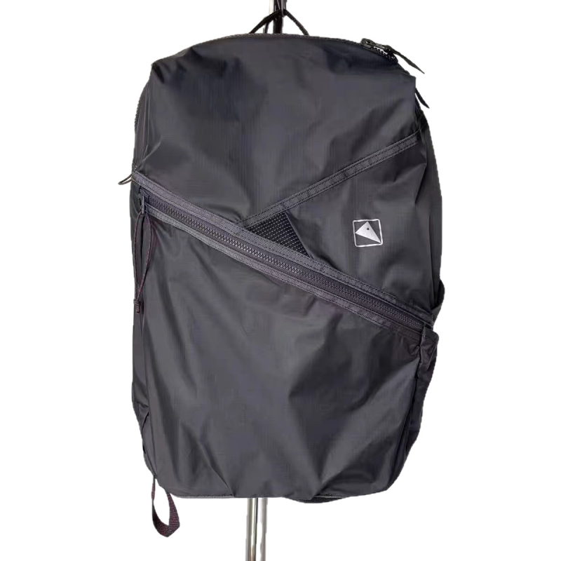 Nylon outdoor hátizsák 20–35L, lélegző, 12 hüvelykes laptop-kompatibilis, görbült vállpántos szállítási rendszer, városi minimalista stílus