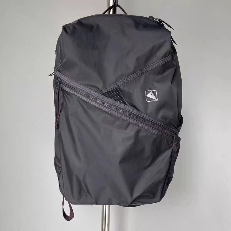 Nylon outdoor hátizsák 20–35L, lélegző, 12 hüvelykes laptop-kompatibilis, görbült vállpántos szállítási rendszer, városi minimalista stílus