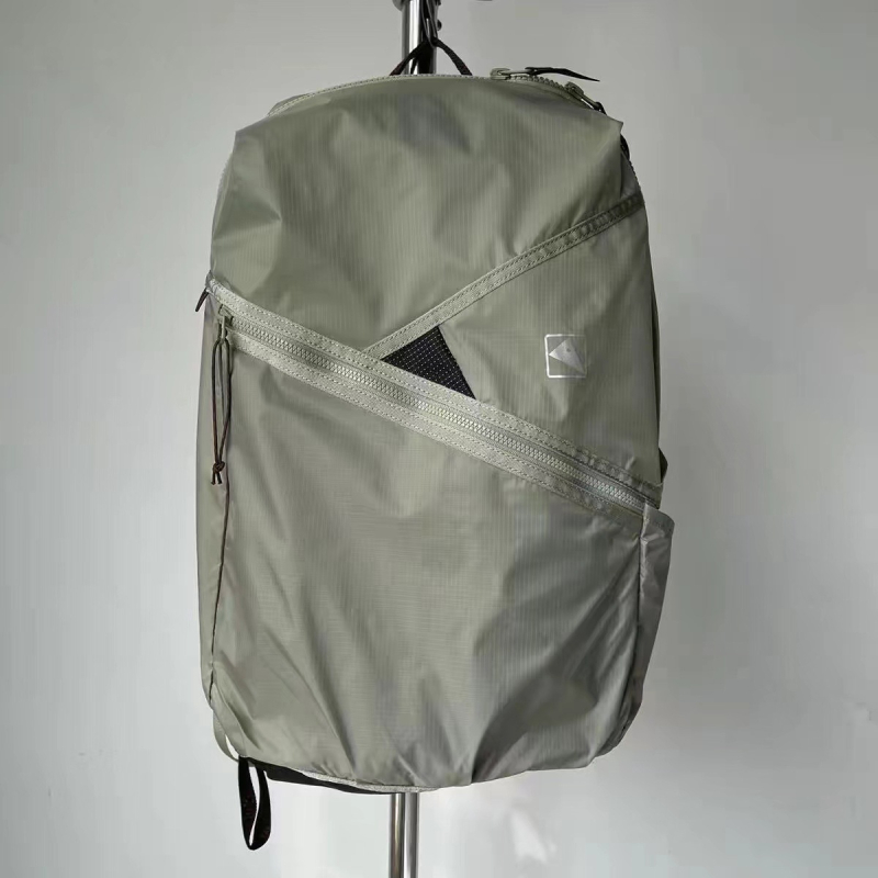 Nylon outdoor hátizsák 20–35L, lélegző, 12 hüvelykes laptop-kompatibilis, görbült vállpántos szállítási rendszer, városi minimalista stílus