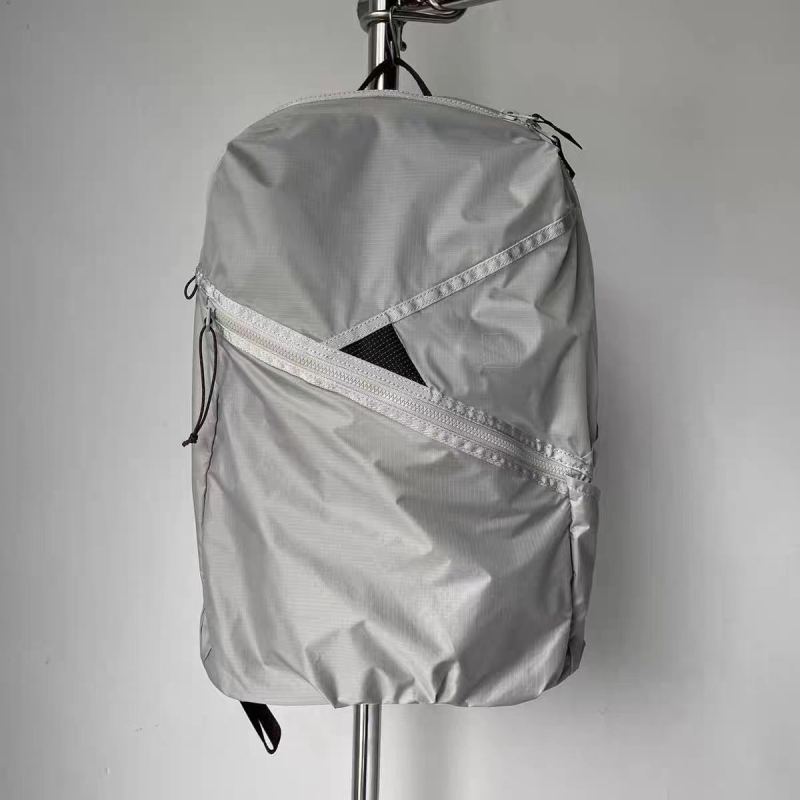 Nylon outdoor hátizsák 20–35L, lélegző, 12 hüvelykes laptop-kompatibilis, görbült vállpántos szállítási rendszer, városi minimalista stílus