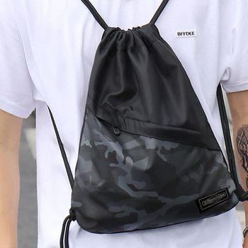 Športový batoh so šnúrkou, ľahký, unisex, dýchajúci zadný panel, vhodný na horolezectvo, veľká kapacita (Nylon; Polyesterové podšívka; zadný panel s krivkou; dýchajúci)