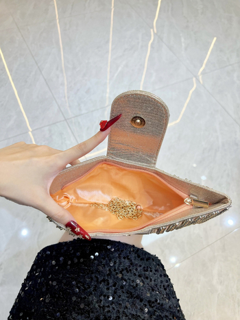 Clutch din PU cu accente de diamant, formă fundă, închidere cu fermoar, buzunar interior pentru telefon, căptușeală poliester