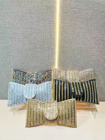 Clutch din PU cu accente de diamant, formă fundă, închidere cu fermoar, buzunar interior pentru telefon, căptușeală poliester