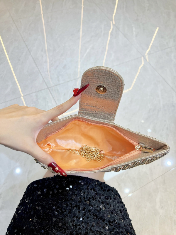 Clutch din PU cu accente de diamant, formă fundă, închidere cu fermoar, buzunar interior pentru telefon, căptușeală poliester