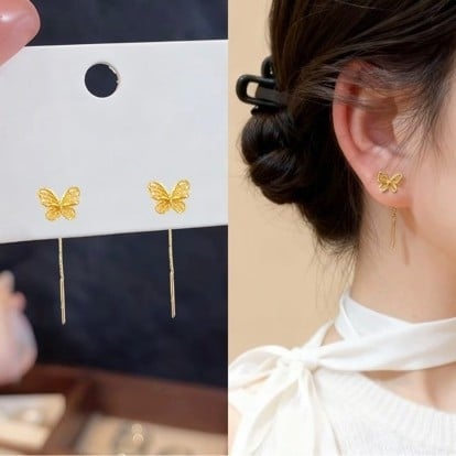 Pillangó tollas fülbevalók (Anyag: réz arannyal bevont; Feldolgozás: elektroplátolás; Fülbevaló tű anyaga: 925 ezüst; Forma: állatok/zodiák; Stílus: tündér)