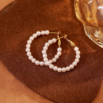 Perlové náušnice, unisex, geometrický dizajn, vsadené perly, meď pokovená zlatom, ušné tyčinky z 925 striebra