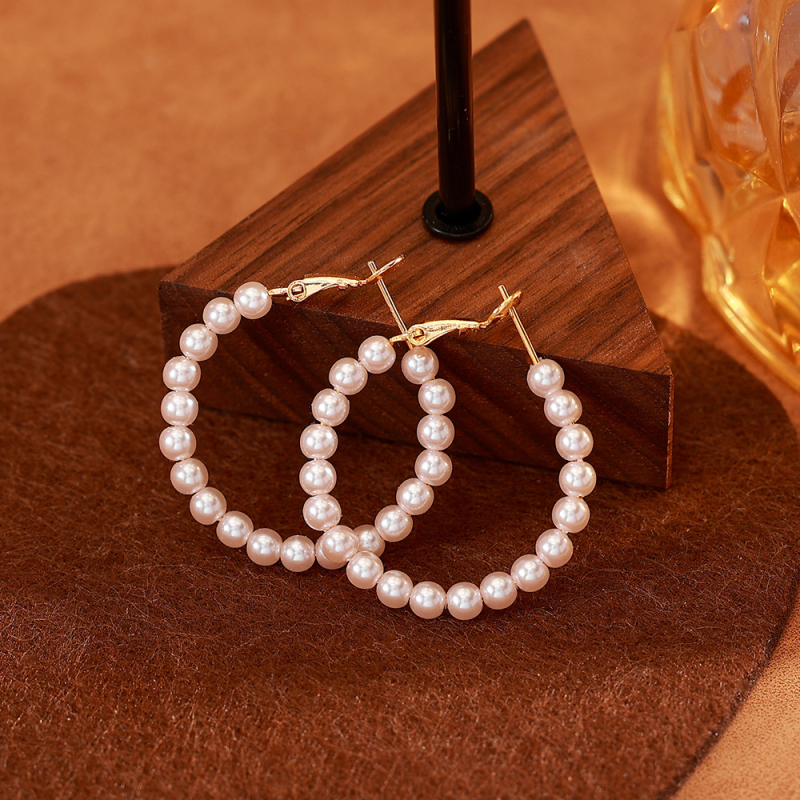 Perlové náušnice, unisex, geometrický dizajn, vsadené perly, meď pokovená zlatom, ušné tyčinky z 925 striebra