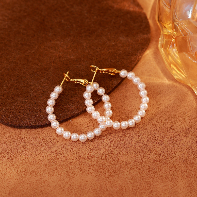 Perlové náušnice, unisex, geometrický dizajn, vsadené perly, meď pokovená zlatom, ušné tyčinky z 925 striebra