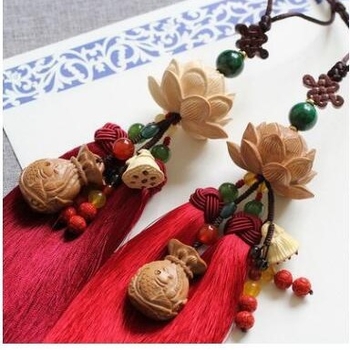 Fából készült autómedál lótusz és Buddha gyöngyökkel – minimalist stílus, belső tér dekoráció, testre szabható