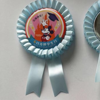 Corsage kitűző szalaggal és csipkével, kézzel készített fém kitűző, kód 001